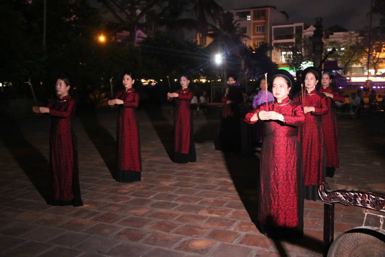 Dấu thiêng Hàng Kênh