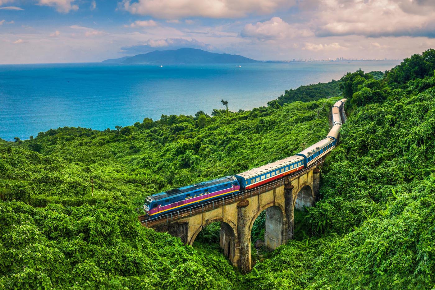 Chuyến tàu di sản qua miền hùng quan