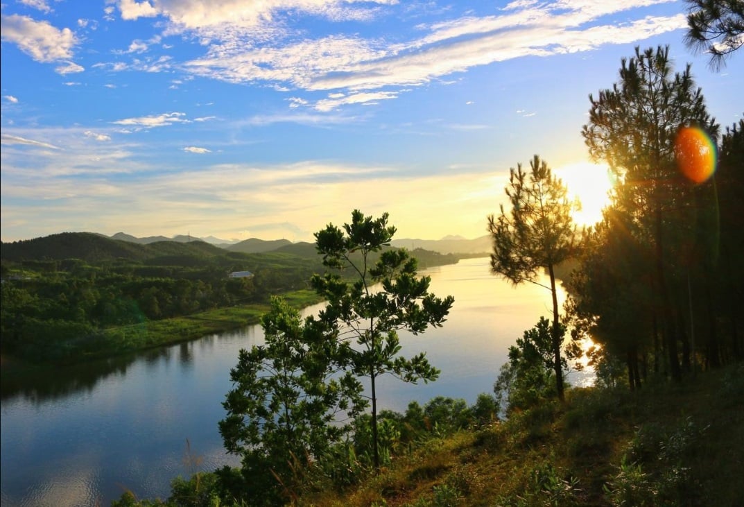 Ngắm nhìn đồi Vọng Cảnh, Huế