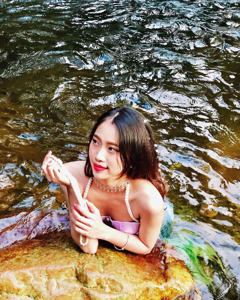 Du khách checkin tắm thác Tình Yêu