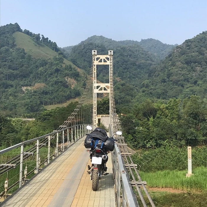 Du khách lựa chọn di chuyển bằng phương tiện cá nhân tới thác Mây Thanh Hóa