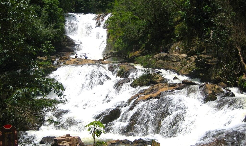Trekking lên đỉnh thác Voi