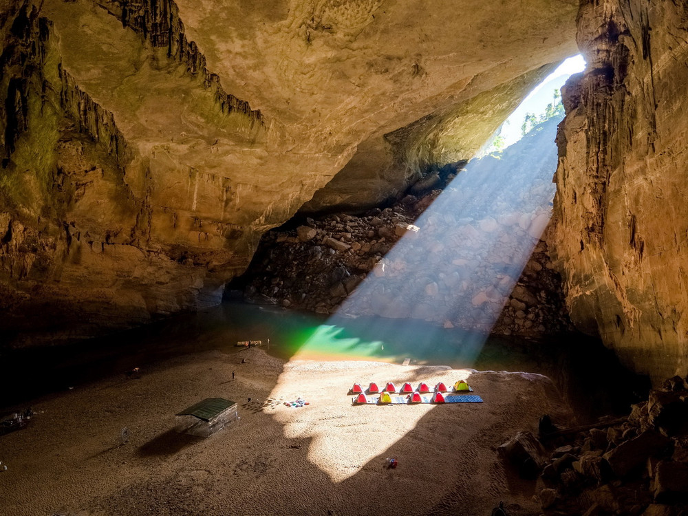 Tour thám hiểm hang Sơn Đoòng