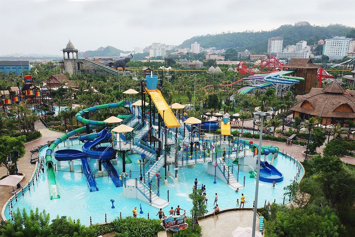 Typhoon Water Park thuộc quần thể Sun World