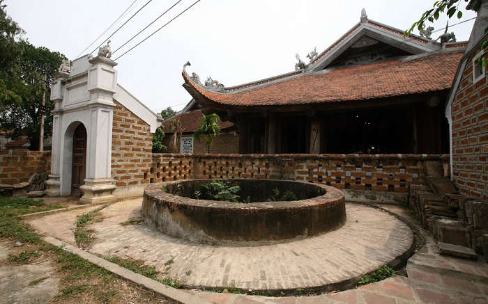 Giếng cổ tại làng Đường Lâm