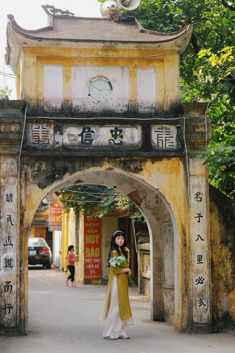 Cổng làng Cự Đà