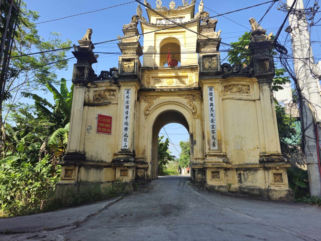 Cổng làng Cựu