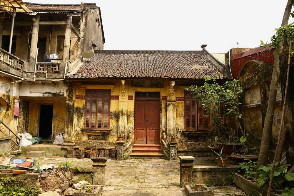 Những ngôi nhà cổ tại làng Cựu