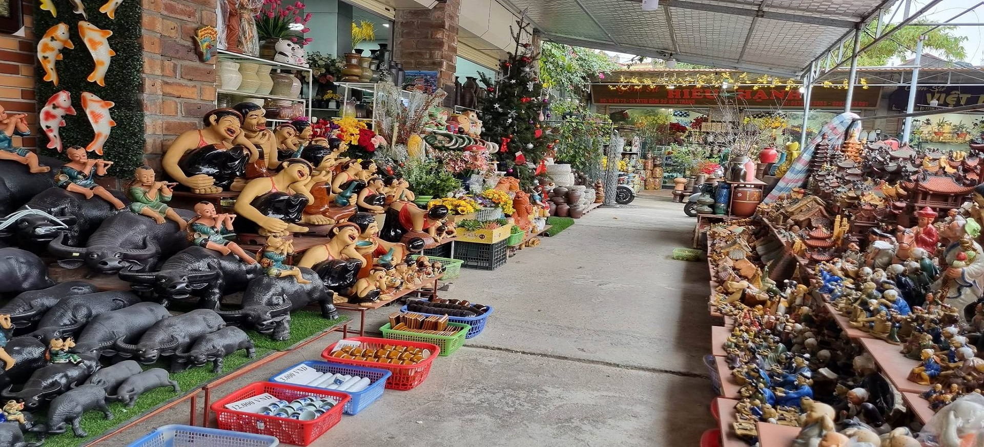 Chợ đồ gốm Bát Tràng