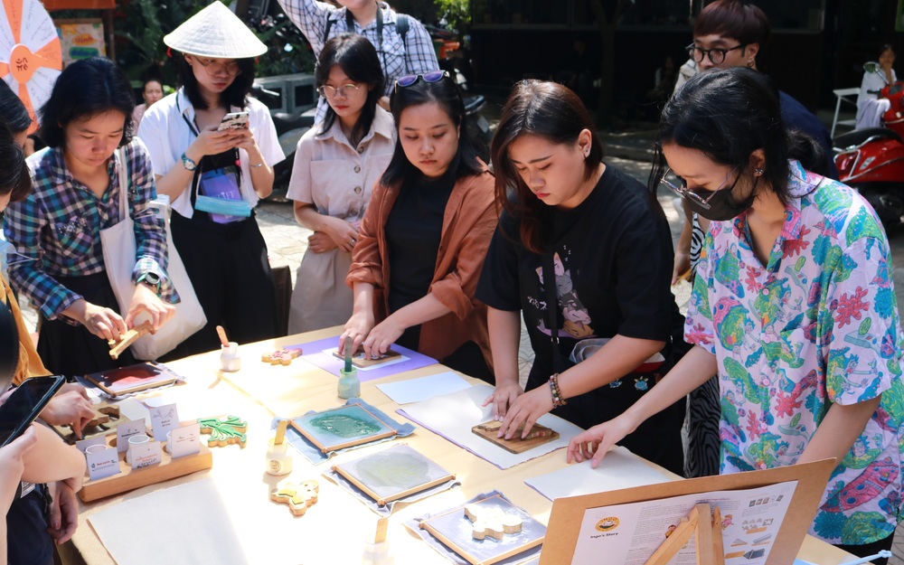 Trải nghiệm làm tranh dân gian Đông Hồ