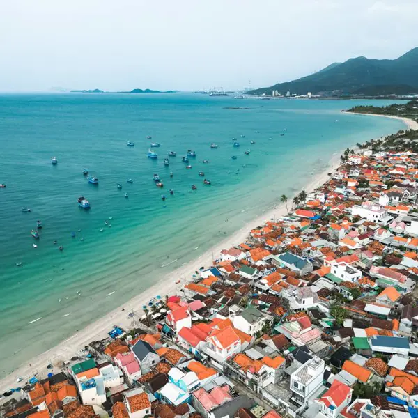 Chiêm ngưỡng biển Dốc Lết đẹp như phim trường tại Khánh Hòa