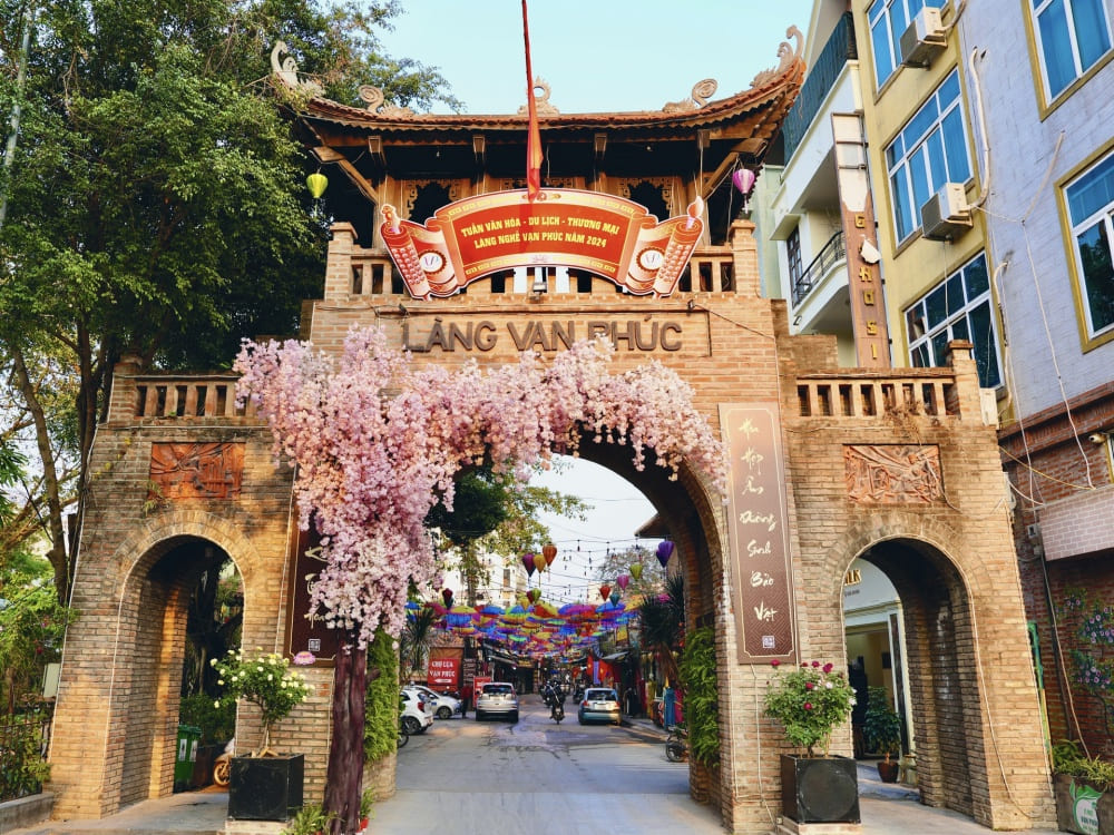 Cổng làng Vạn Phúc