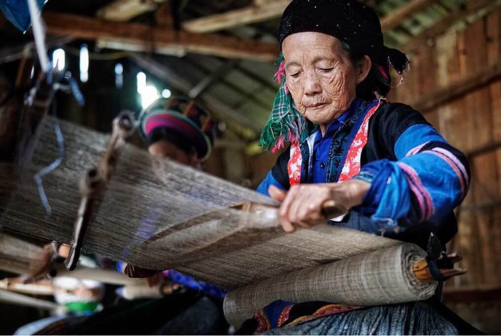 Dệt vải lanh Lùng Tám