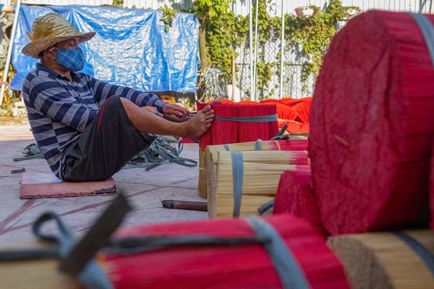 Tham quan các cơ sở sản xuất tăm hương