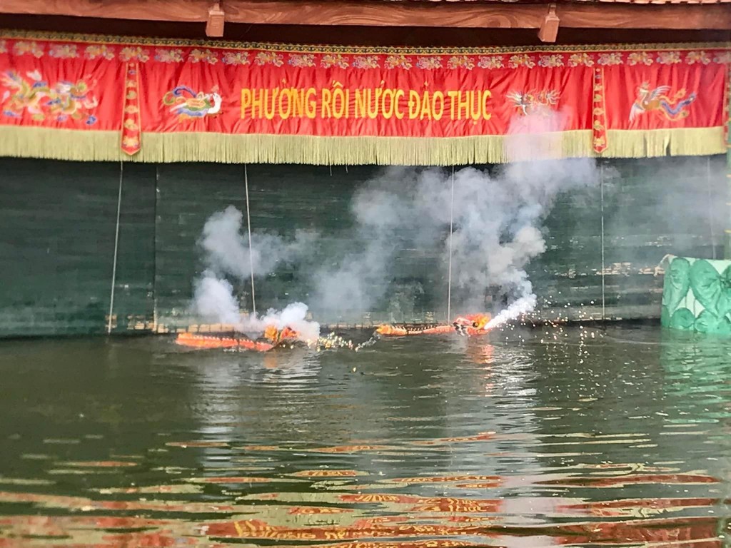 Biểu diễn rối nước vào dịp đặc biệt
