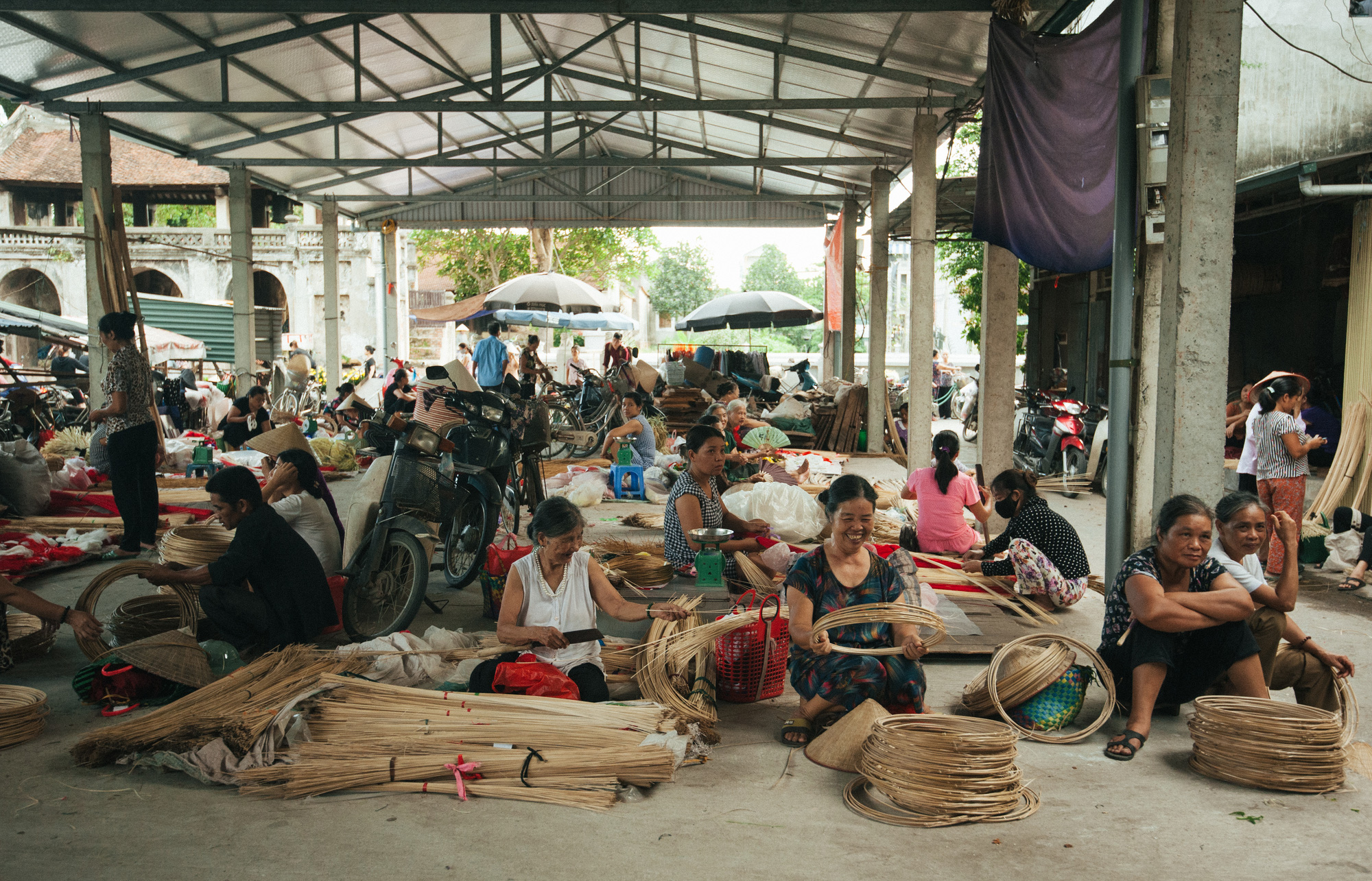 Phiên chợ nón làng Chuông