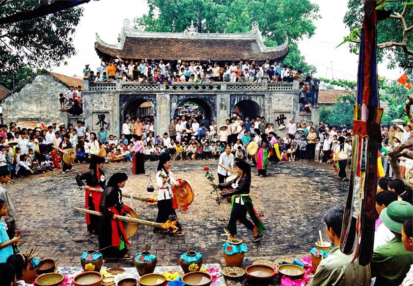 Đình làng Chuông dịp lễ hội