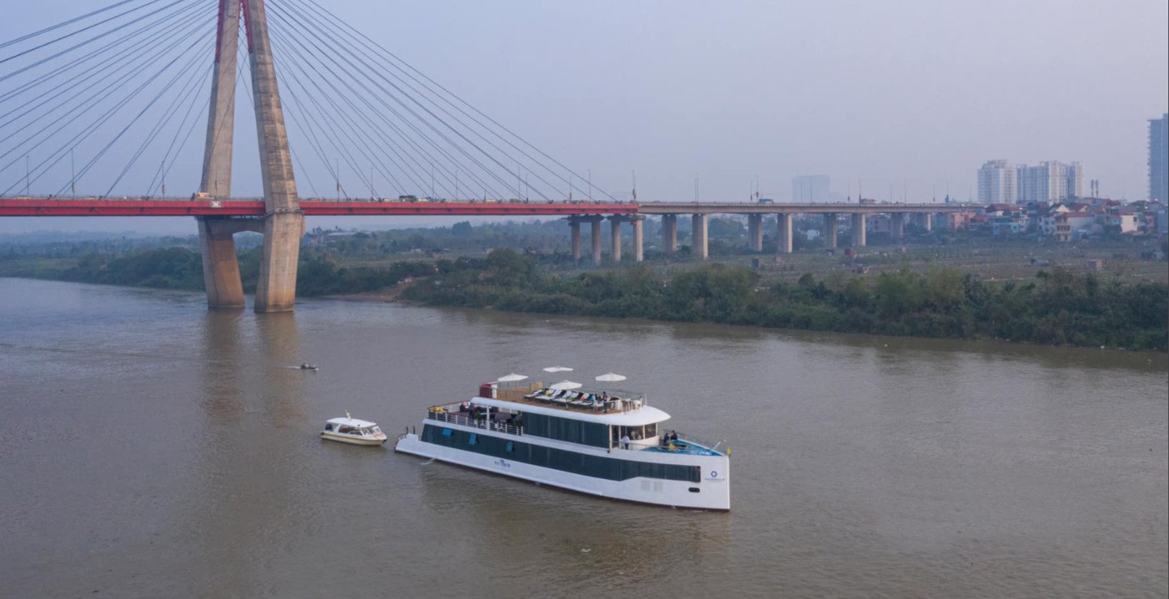 Tour du thuyền trên sông Hồng