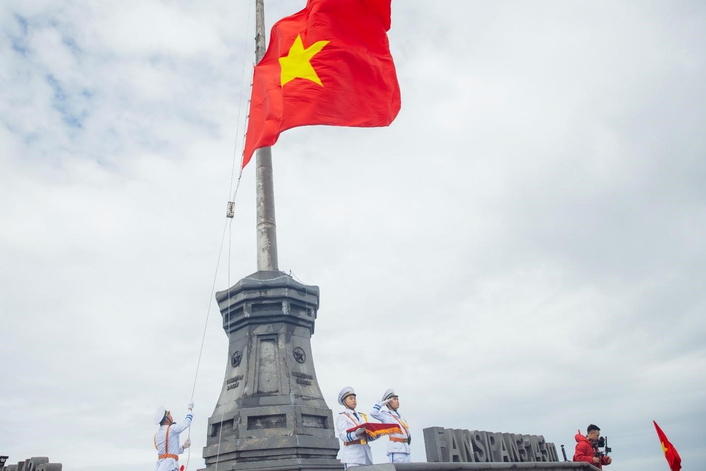 Lễ thượng cờ trên đỉnh Fansipan