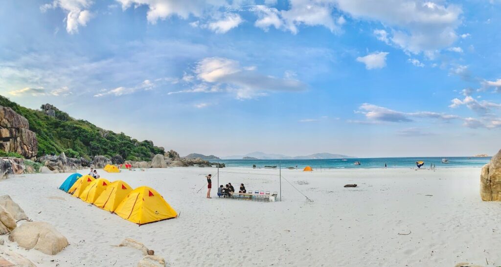 Tour trekking cung đường biển đẹp nhất Việt Nam