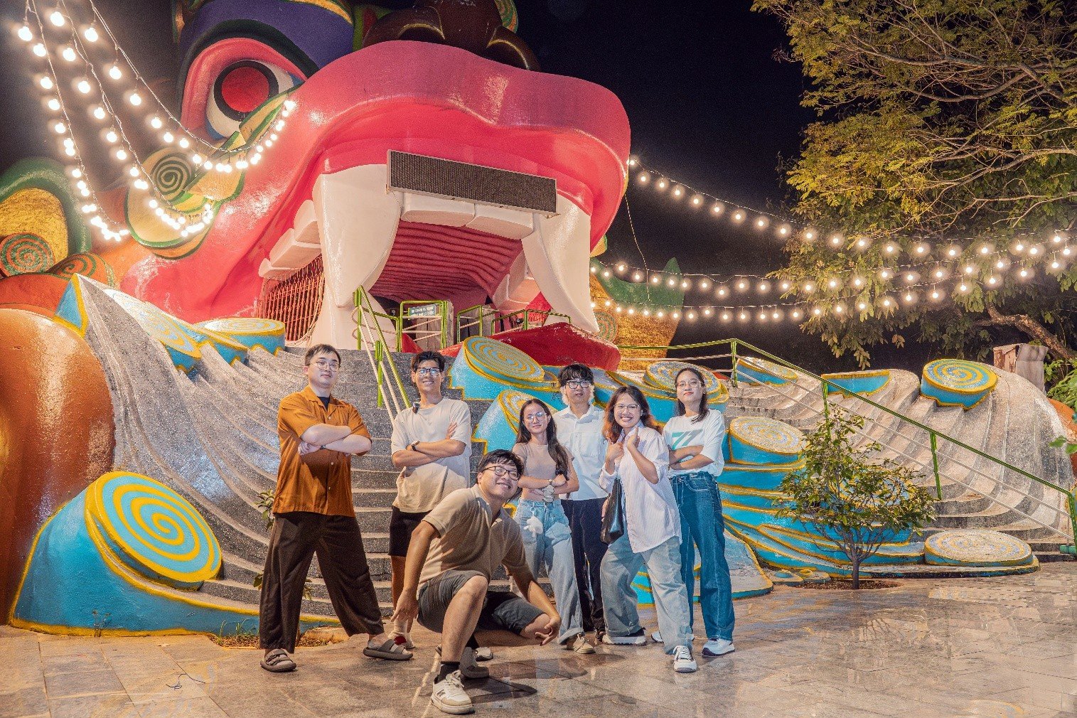 Du khách check in tại Khu du lịch Suối Tiên