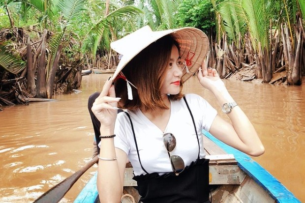 Du khách check in khi đến với Thới Sơn