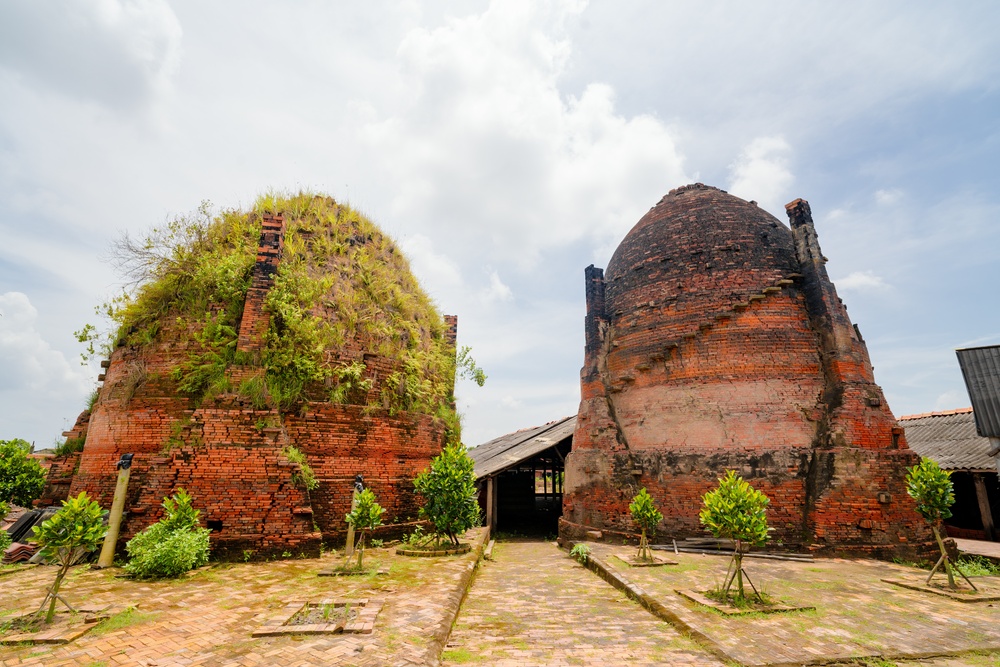 Du khách lựa chọn di chuyển đến Mang Thít bằng nhiều phương tiện khác nhau
