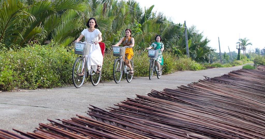 Đạp xe quanh làng Cẩm Thanh