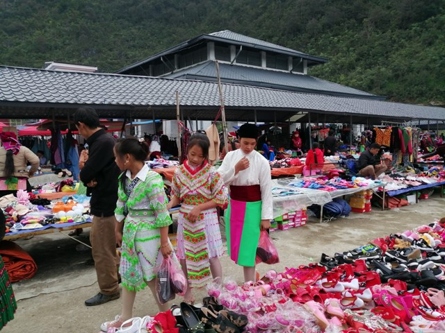 Chợ lùi Sà Phìn