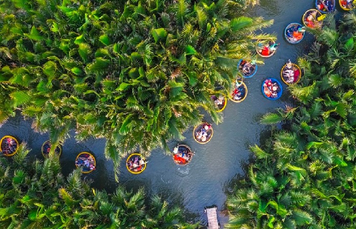 Đi thuyền thúng ngắm cảnh rừng dừa