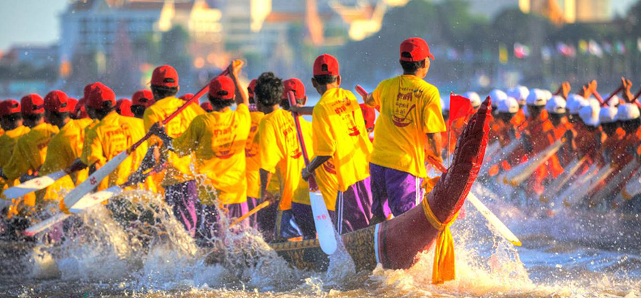 Phần đua ghe náo nhiệt, kịch tính