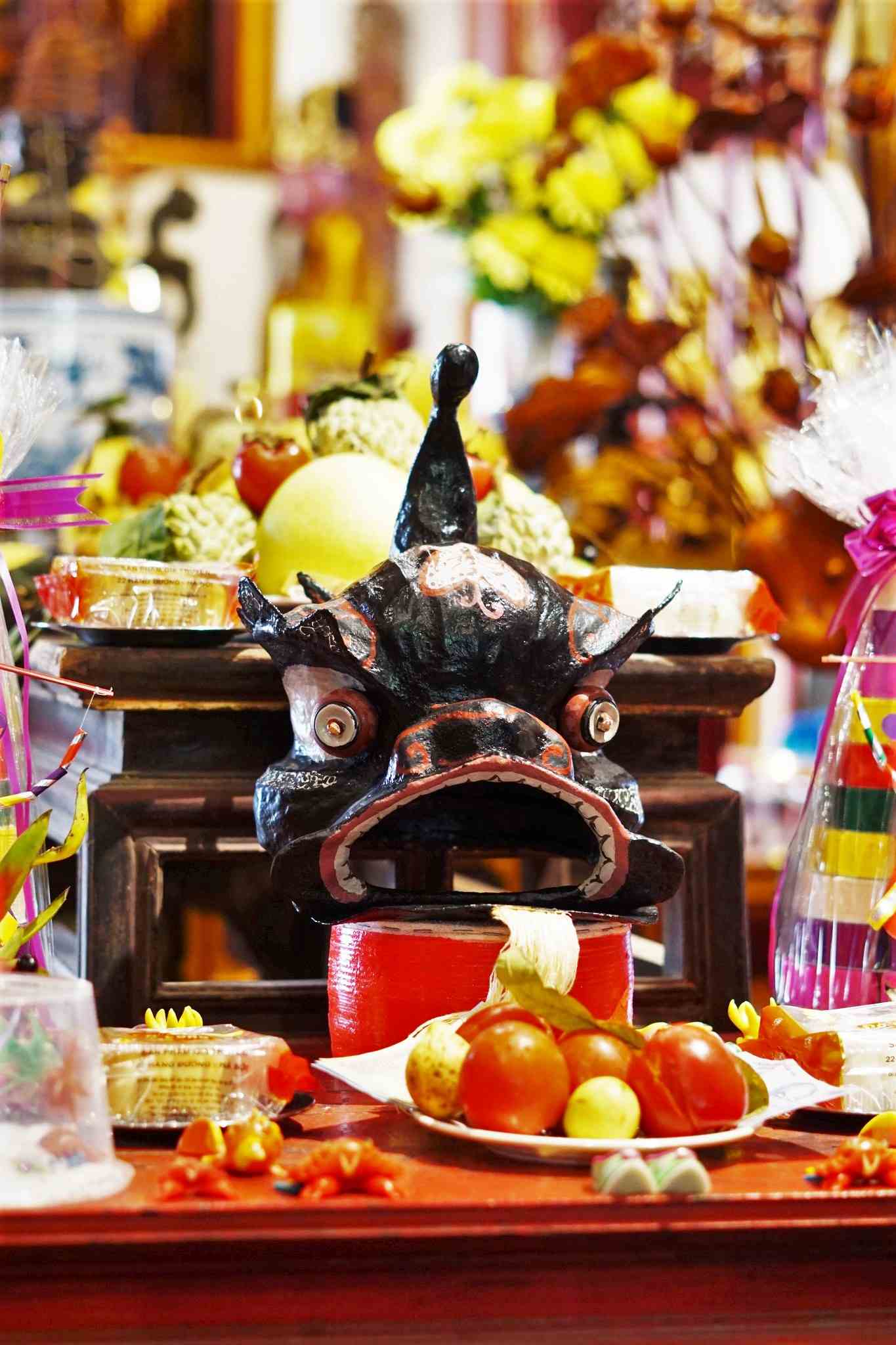 Triển lãm sắp đặt chủ đề Trăng ta trưng bày đầu sư tử Bắc Bộ