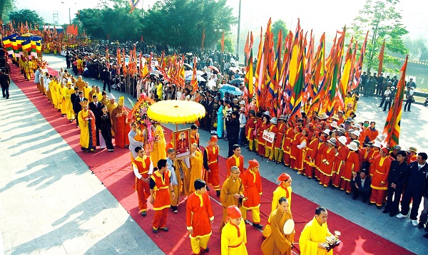 Phần lễ diễn ra trang nghiêm, thành kính