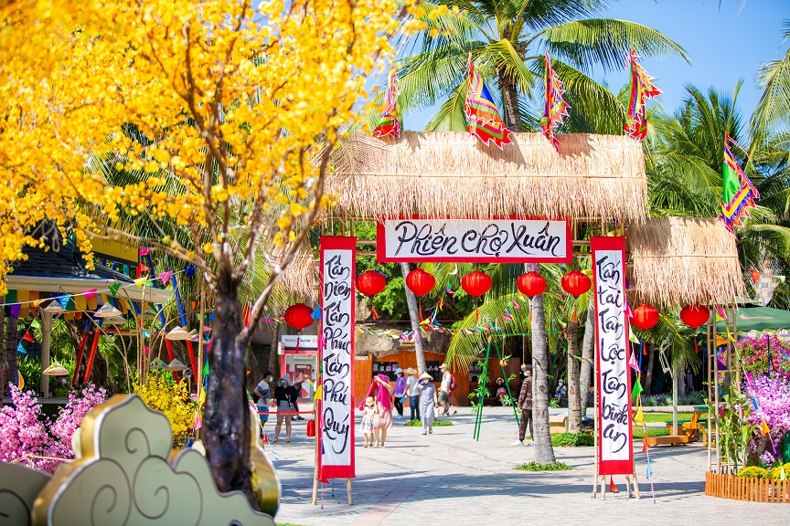 Phiên chợ Tết cho người dân và du khách
