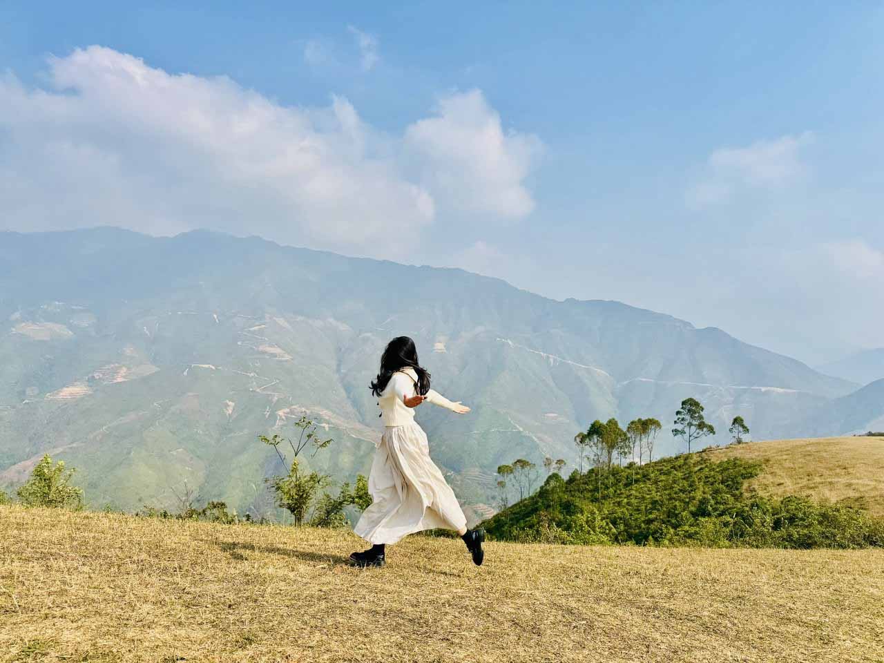 Du khách check in tại thảo nguyên Tà Xùa