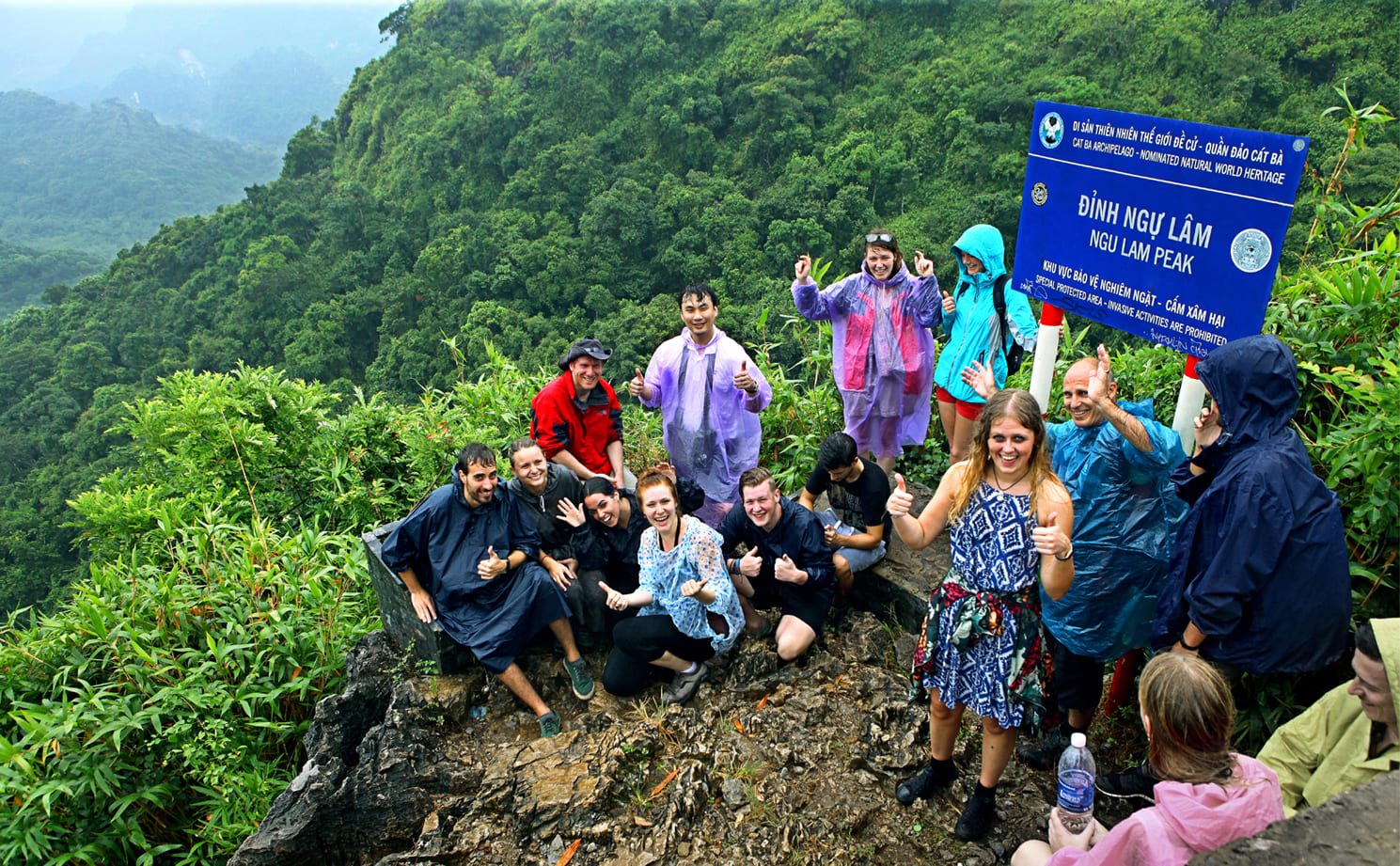 Cung trekking qua vườn quốc gia Cát Bà