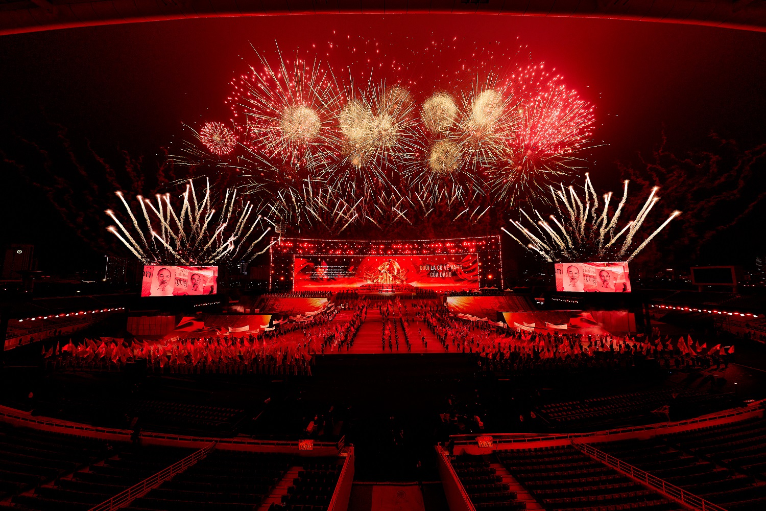 Trận địa pháo hoa kết hợp chương trình nghệ thuật