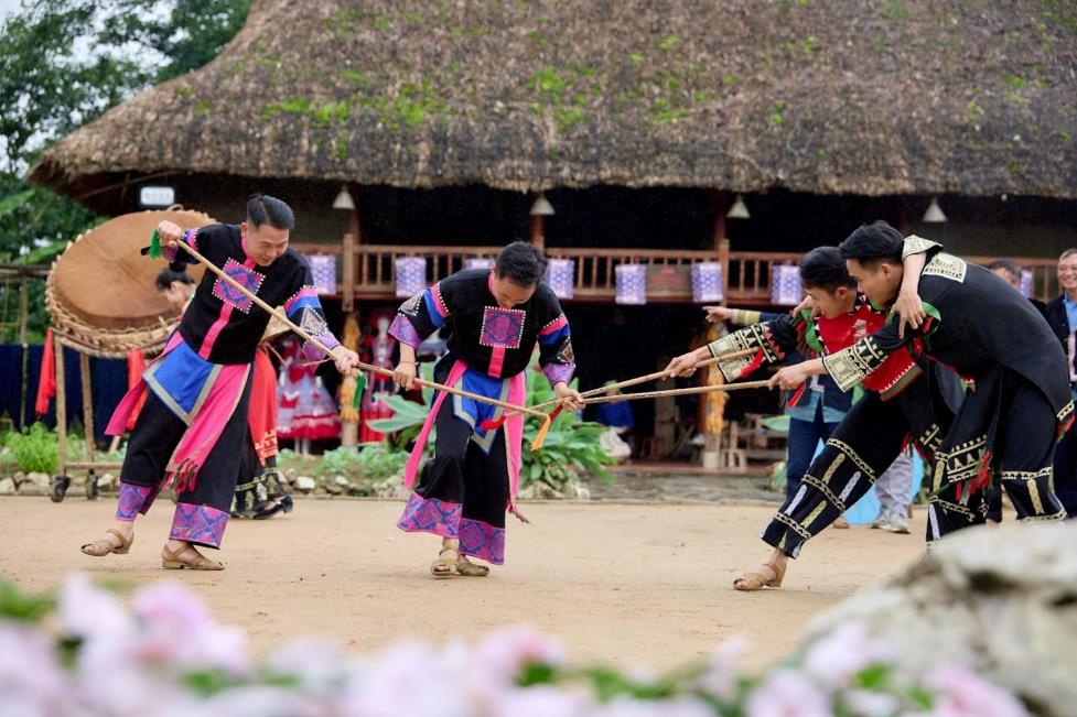 Các chương trình văn hóa nghệ thuật diễn ra tại Bản Mây