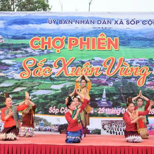 Hành trình tìm về bản sắc: Phiên chợ vùng biên rực rỡ sắc màu dưới chân tháp cổ Mường Và