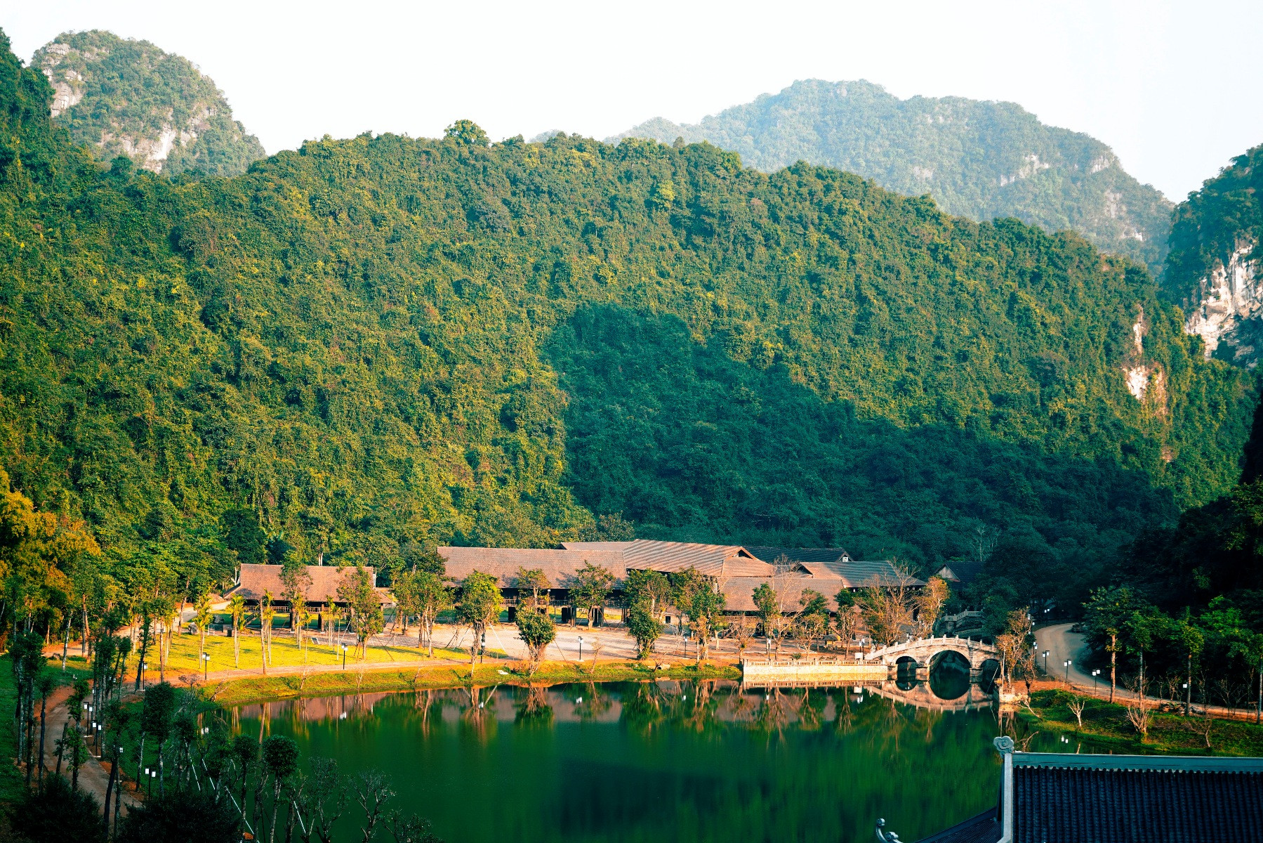 Khám phá phong cảnh tại Thung Ui