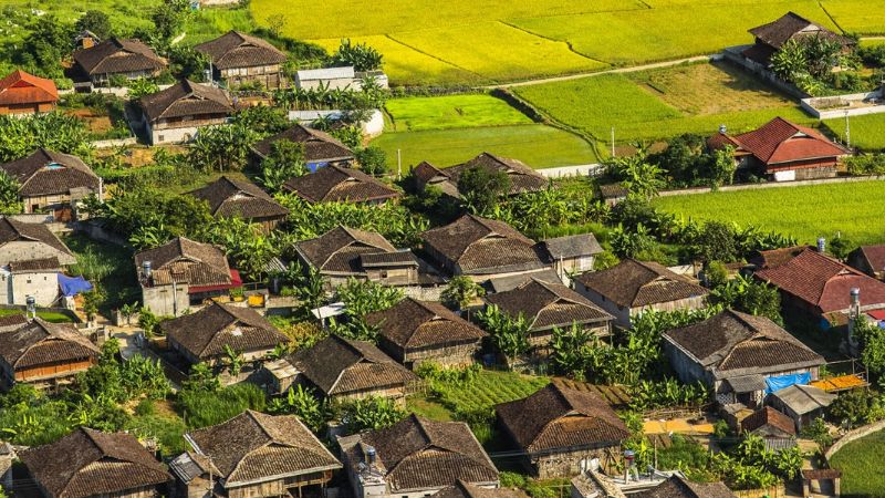 Tất cả những ngôi nhà trong làng đều hướng về phía Nam