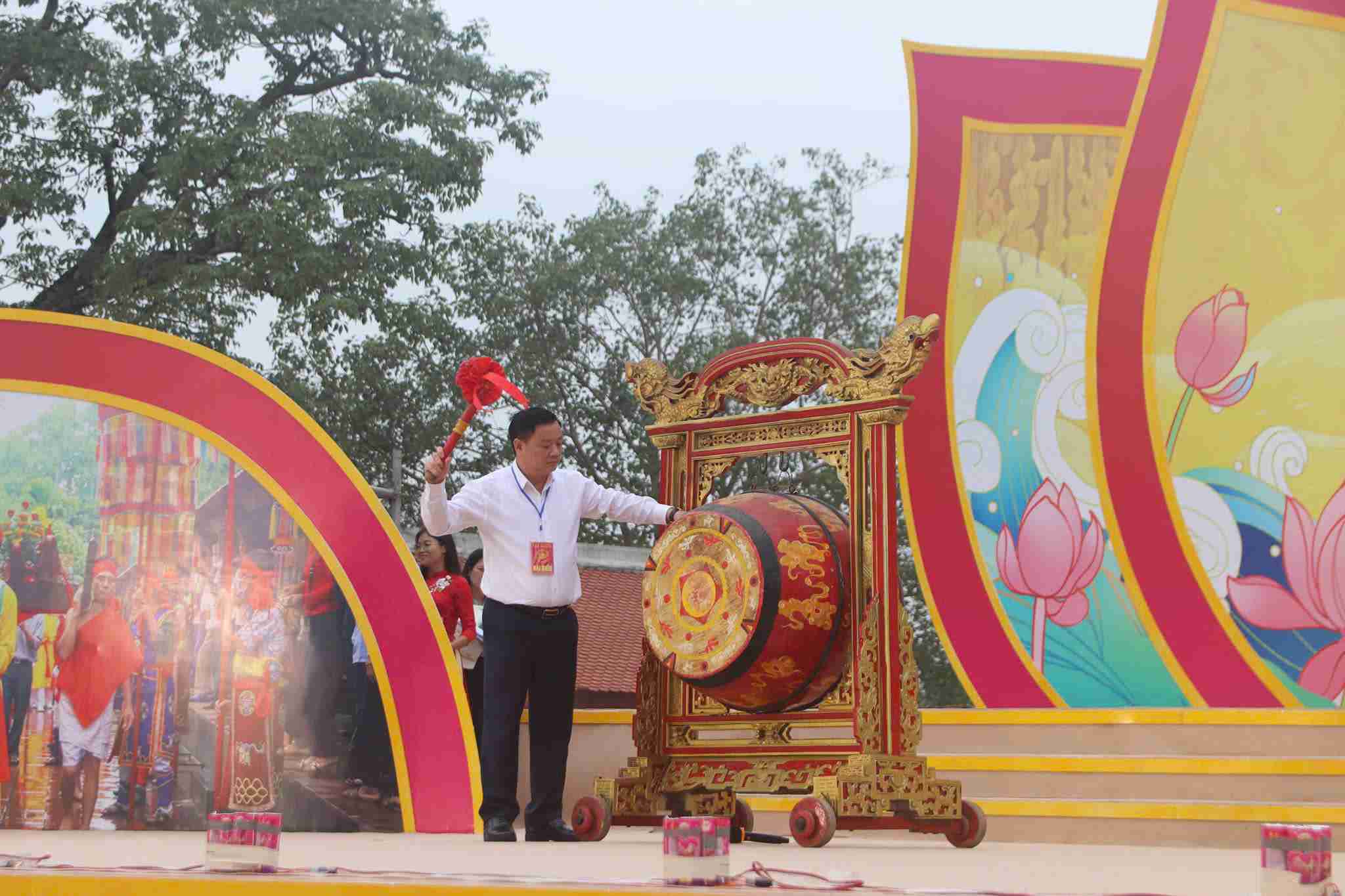 Đánh trống khai mạc Lễ hội chùa Keo