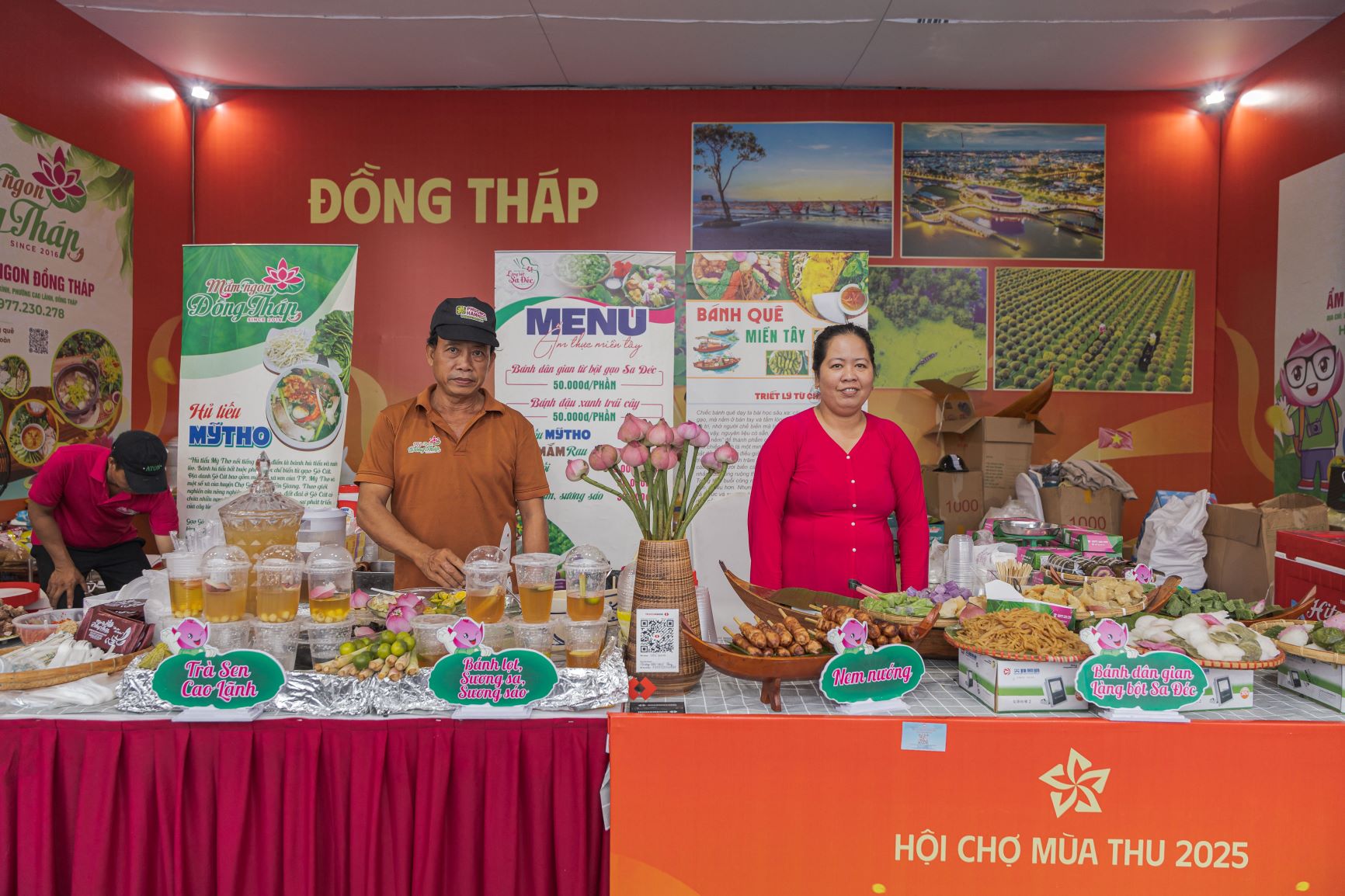 Các gian hàng ẩm thực tại Hội chợ mùa thu