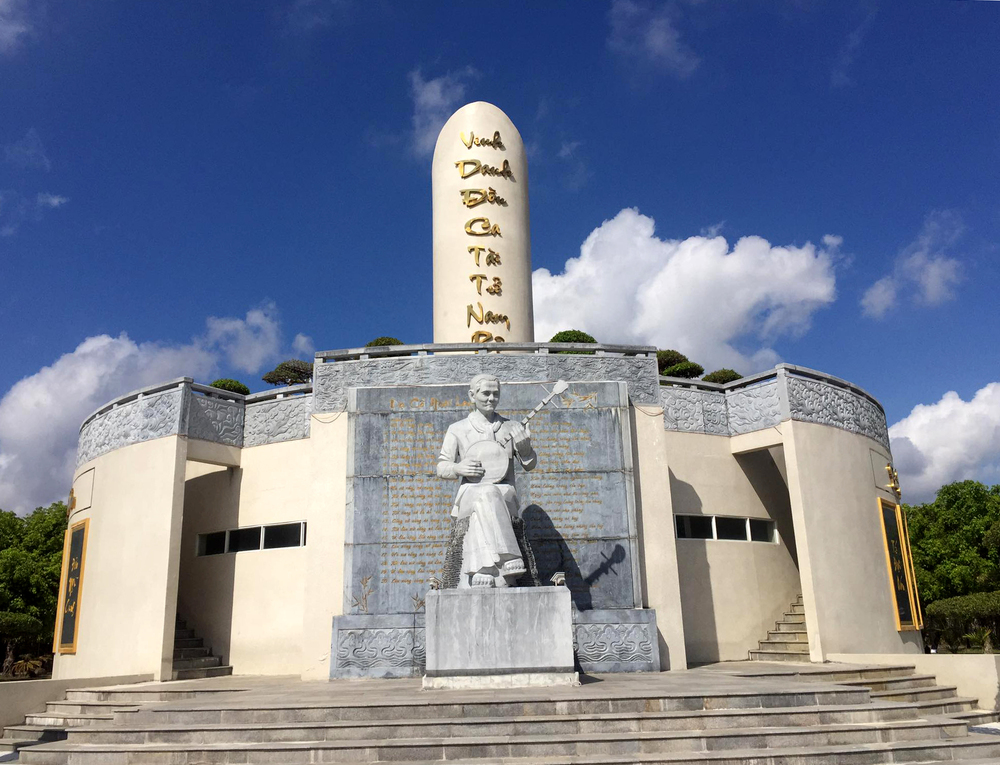 Khu lưu niệm nghệ thuật đờn ca tài tử Nam Bộ và nhạc sĩ Cao Văn Lầu