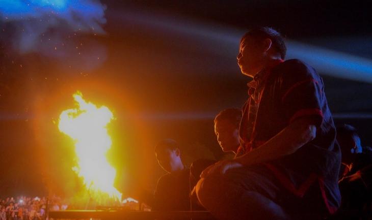 Nghi thức nhảy lửa của người Thèn Pả tại Tuyên Quang