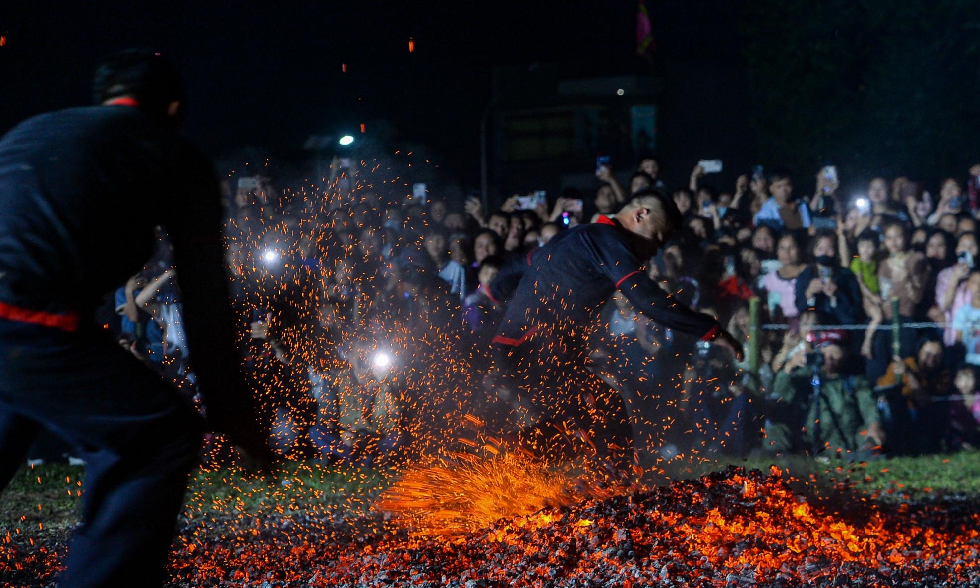 Những màn nhảy lửa ấn tượng có 1-0-2
