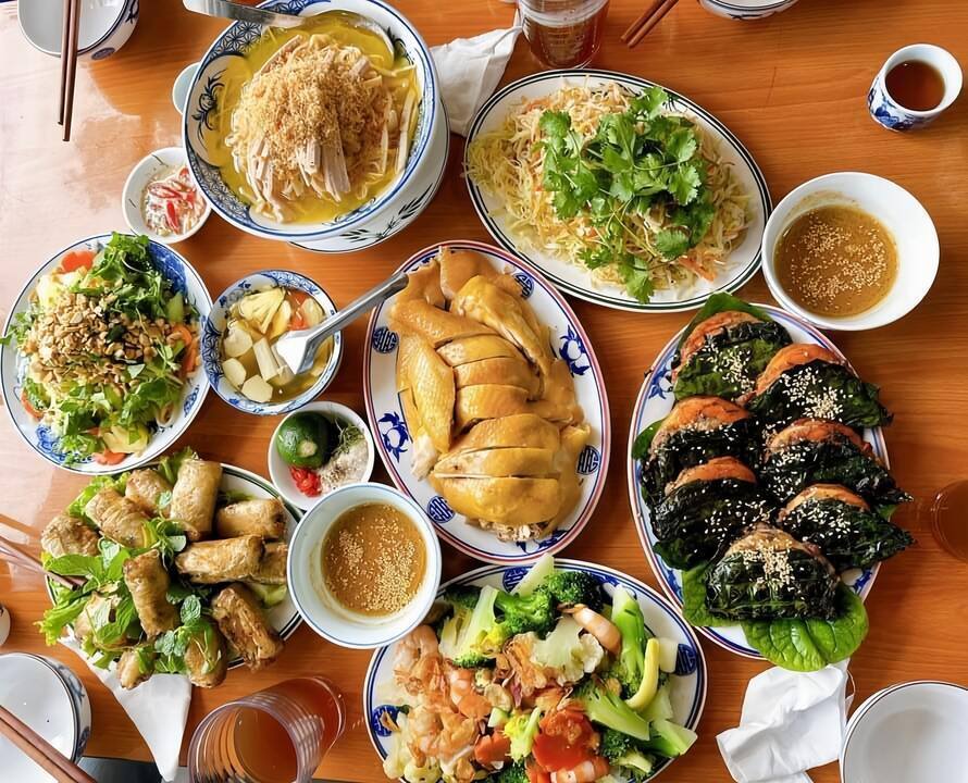 Mâm cỗ Bát Tràng truyền thống