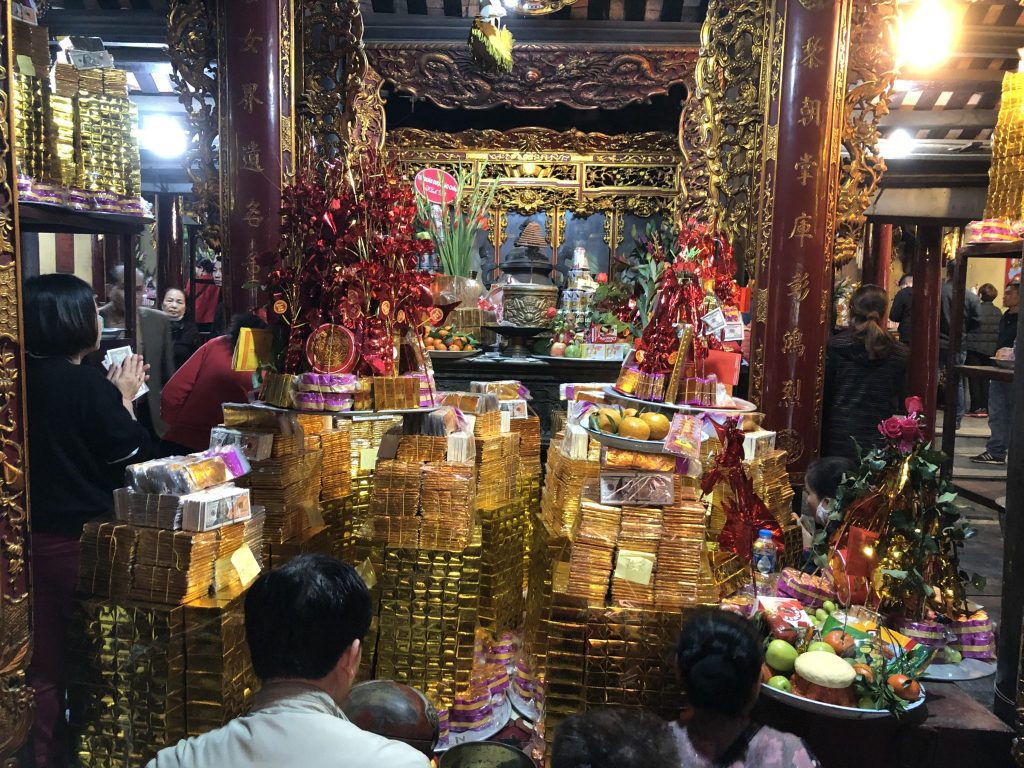 Vay vốn làm ăn tại đền Bà Chúa Kho