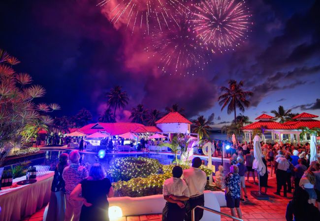 Bắn pháo hoa đêm giao thừa tại Intercontinental Phu Quoc