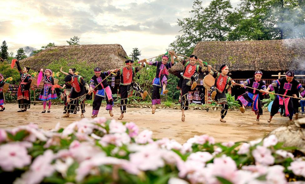 Đỉnh thiêng du ký tại bản Mây